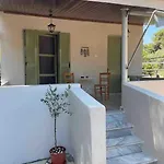 Stone-paved Family Heaven كاتاكولو