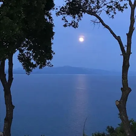 Stone-paved Family Heaven Hébergement de vacances *